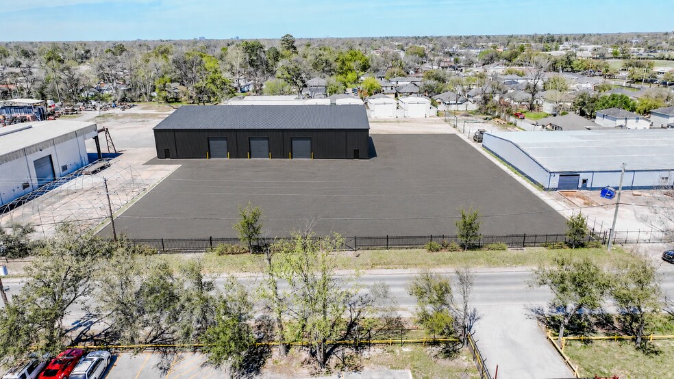135 Berry Road, Houston, TX à louer - Photo du bâtiment - Image 1 de 1