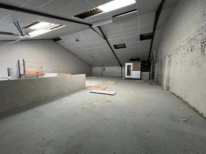 Flex dans Moissy-Cramayel à louer - Photo du bâtiment - Image 3 de 9