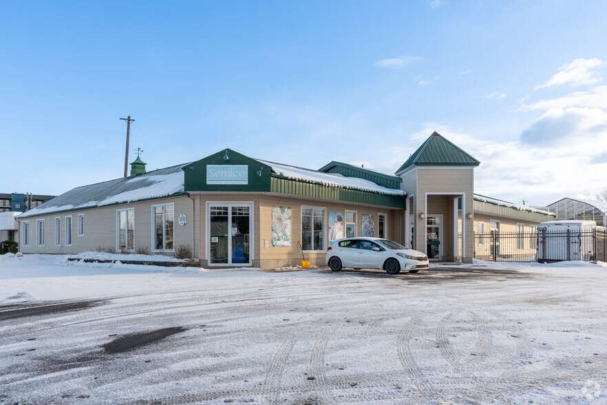 3830 Boul Guillaume-Couture, Lévis, QC for sale - Primary Photo - Image 1 of 4