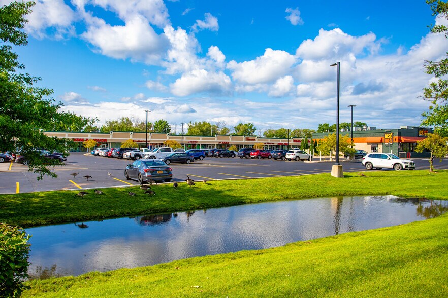 2500-2544 Ridgeway Ave, Rochester, NY à louer - Photo du bâtiment - Image 2 de 17