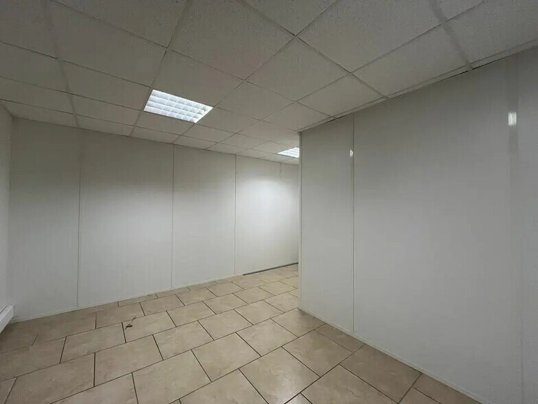 Bureau dans Piolenc à louer - Photo intérieure - Image 3 de 5