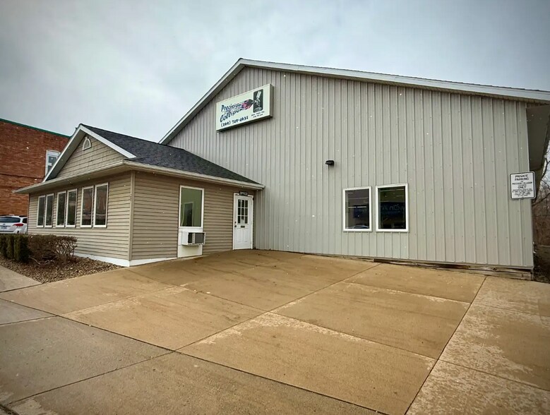 207 N Main St, Olivet, MI à vendre - Photo du bâtiment - Image 3 de 17