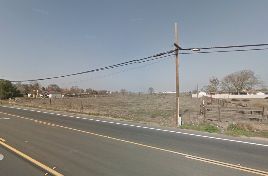 1798 Hanford Armona Rd, Hanford, CA à vendre - Photo du bâtiment - Image 3 de 5