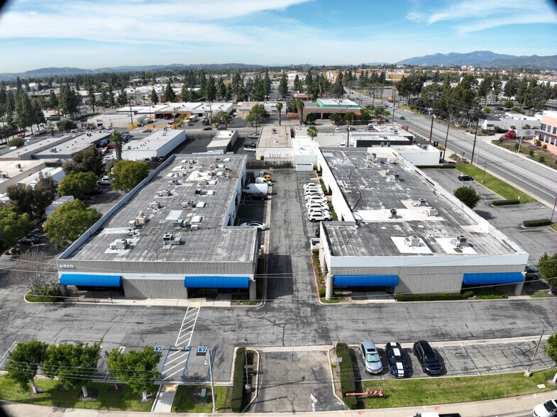 5405 Arrow Hwy, Montclair, CA à louer - Communauté Matterport - Image 2 de 16