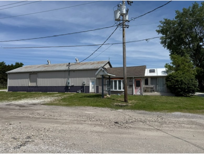 200 W Buchanan St, Carlinville, IL for sale - Building Photo - Image 2 of 9