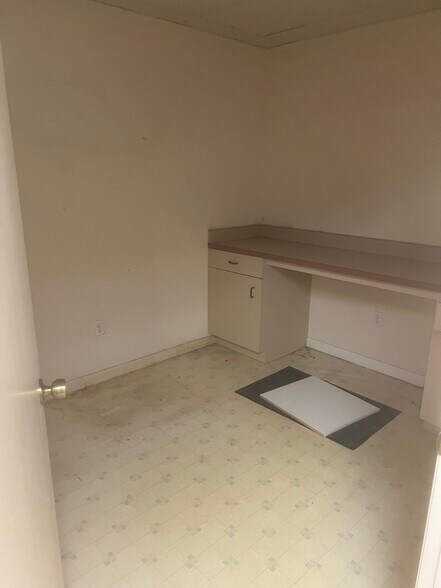 941 Tamiami Trl, Port Charlotte, FL à louer - Photo du bâtiment - Image 2 de 8