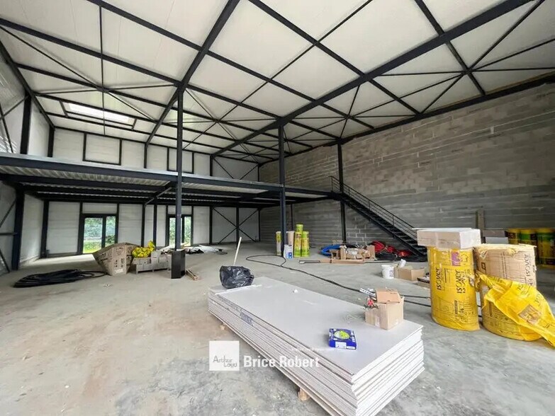 Local d'activités dans Trévoux à vendre - Photo de construction - Image 2 de 7