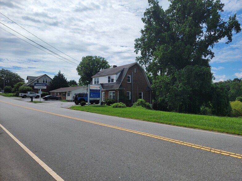 115 W Blue Ridge St, Stuart, VA for sale - Building Photo - Image 3 of 23