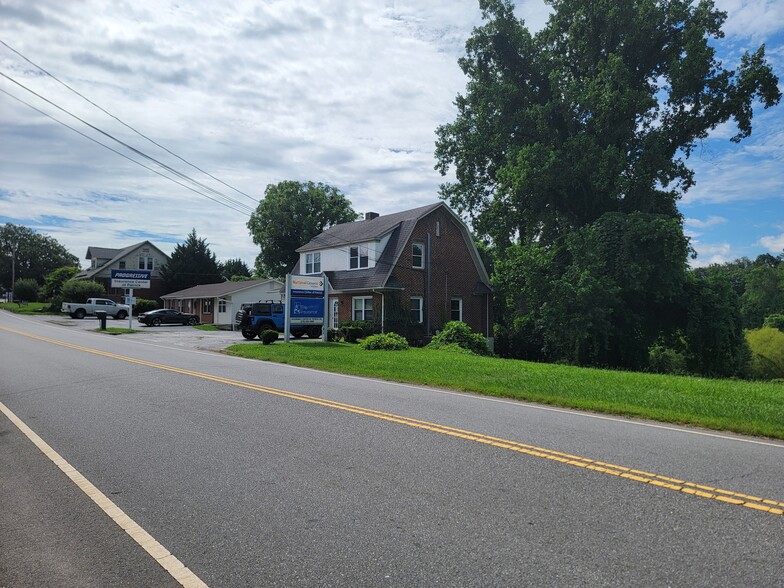 115 W Blue Ridge St, Stuart, VA à vendre - Photo du bâtiment - Image 3 de 23
