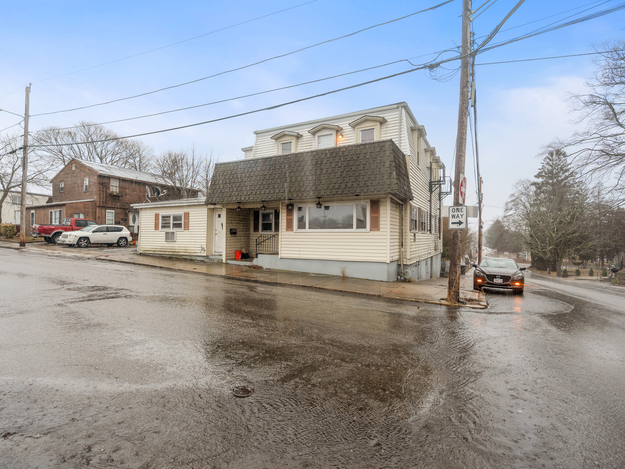 118 Brookside Ave, West Warwick, RI for sale Primary Photo- Image 1 of 1