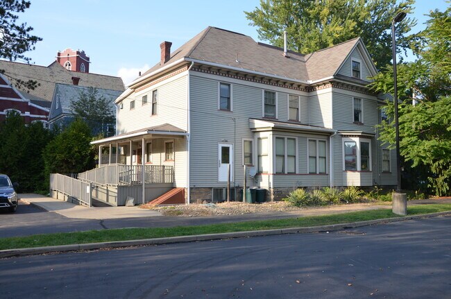 More details for 1029 Liberty St, Franklin, PA - Office for Sale