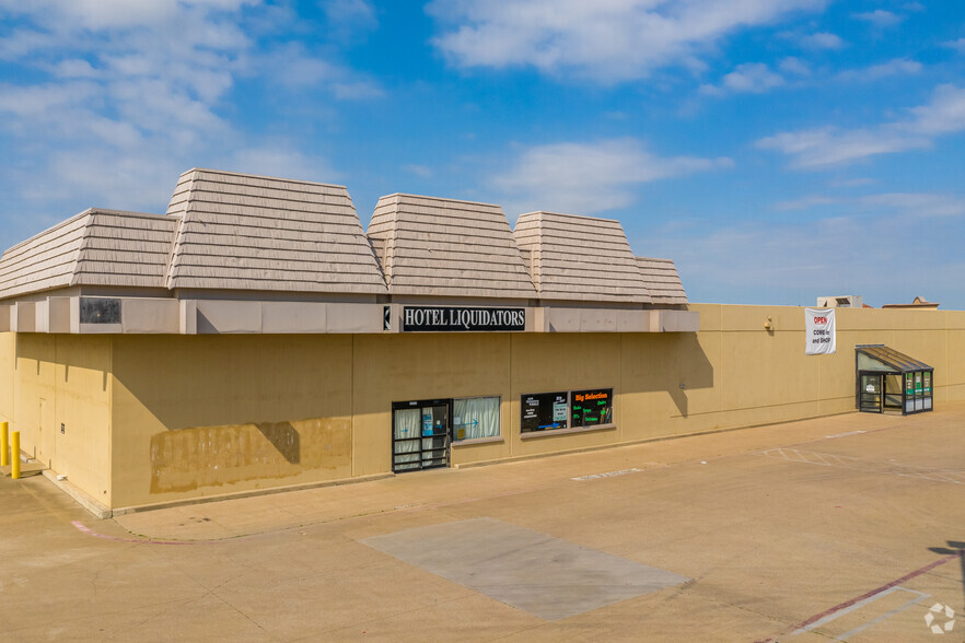 3643-3753 W Camp Wisdom Rd, Dallas, TX for lease - Building Photo - Image 2 of 10