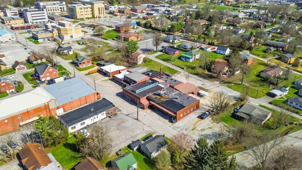 426 W 4th St, London, KY à vendre - Photo du bâtiment - Image 2 de 13