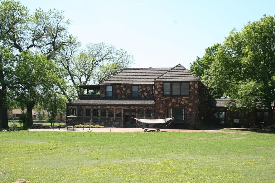 900 N Burford Ave, Watonga, OK à vendre - Photo du bâtiment - Image 2 de 32