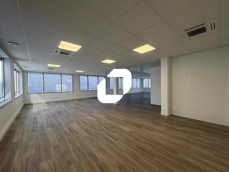 9 Allée Des Impressionnistes, Villepinte for lease - Interior Photo - Image 1 of 11