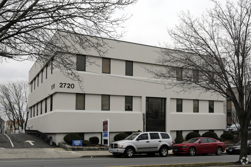 2720 Main St, Bridgeport, CT for lease - Primary Photo - Image 1 of 2