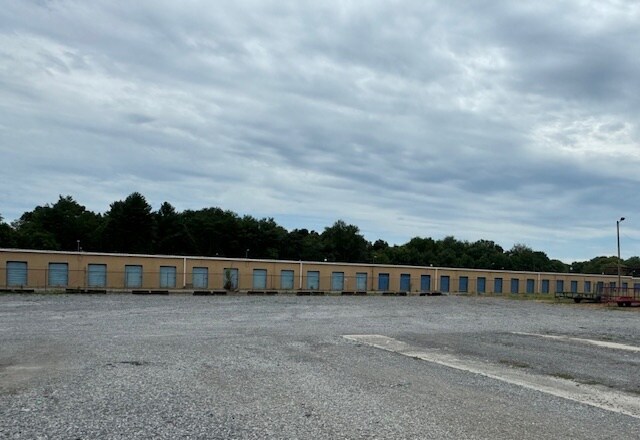 1000 S Anderson St, Tullahoma, TN à louer - Photo du bâtiment - Image 3 de 7