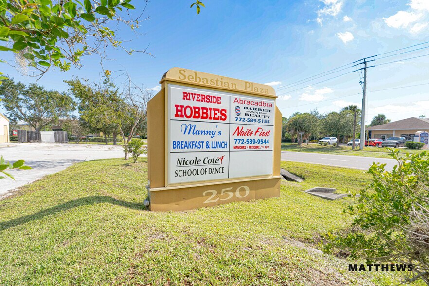 250 Sebastian Blvd, Sebastian, FL à vendre - Photo du bâtiment - Image 3 de 3