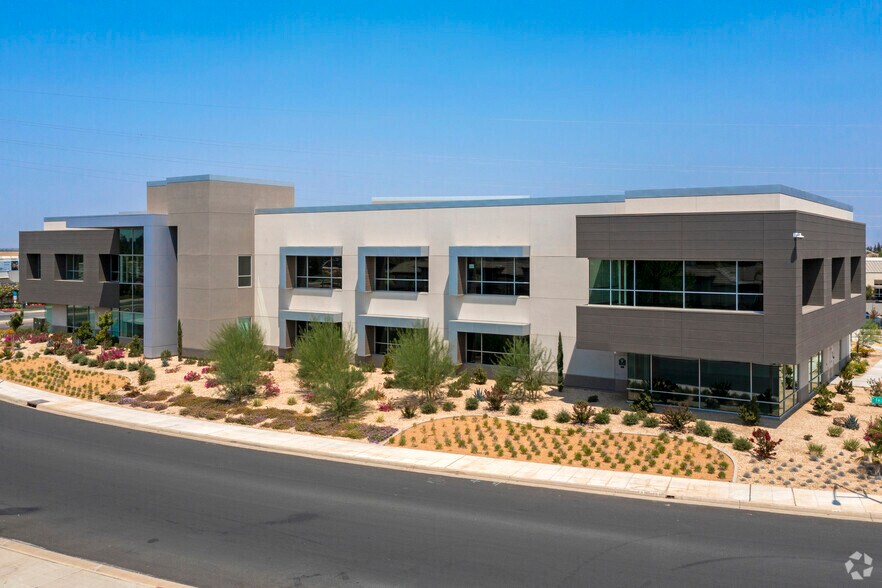 7700 N Palm Ave, Fresno, CA à louer - Photo du bâtiment - Image 2 de 10