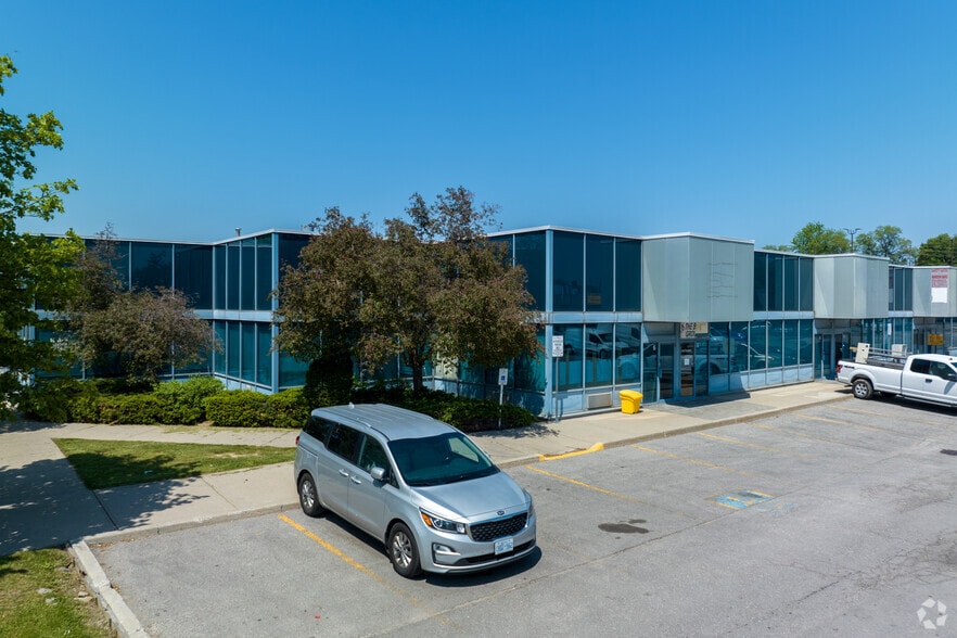 445 Midwest Rd, Toronto, ON à louer - Photo du bâtiment - Image 3 de 5