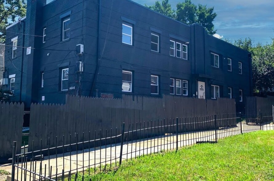 4647 Hillside Rd SE, Washington, DC à vendre - Photo principale - Image 1 de 1