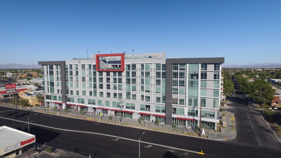 4700 S Maryland Pky, Las Vegas, NV à louer - Photo du bâtiment - Image 1 de 13