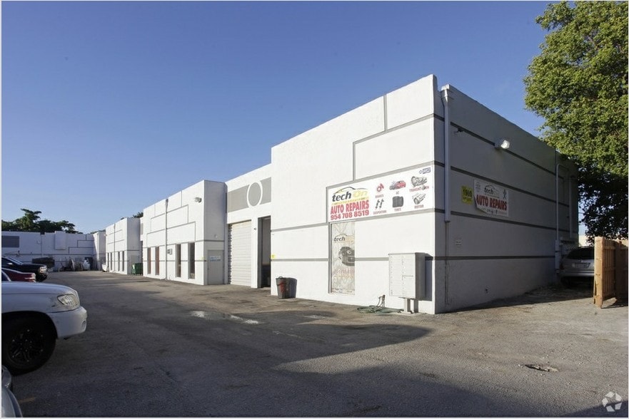 1905 NW 32nd St, Pompano Beach, FL for lease - Primary Photo - Image 1 of 9