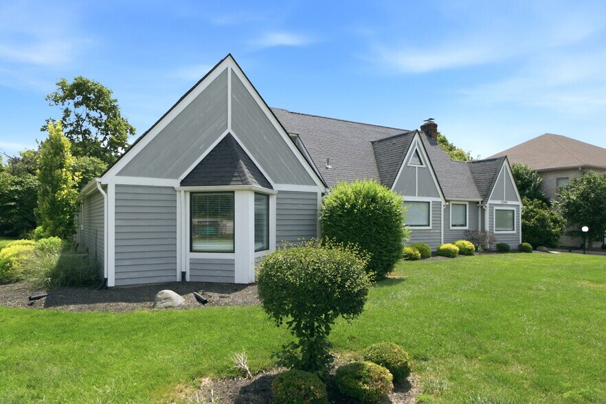 7266 Far Hills Ave, Centerville, OH à vendre - Photo du bâtiment - Image 3 de 36