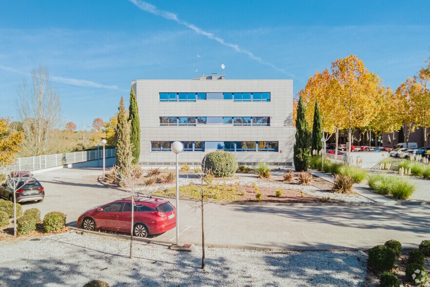 Bureau dans Las Rozas de Madrid, Madrid à louer - Photo du bâtiment - Image 1 de 2