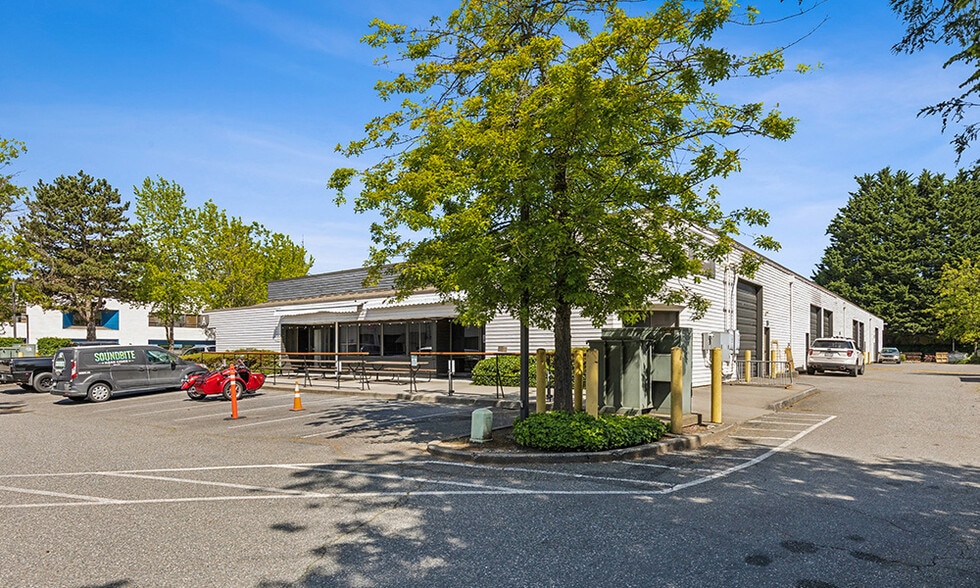 909 SE Everett Mall Way, Everett, WA for sale - Building Photo - Image 3 of 15