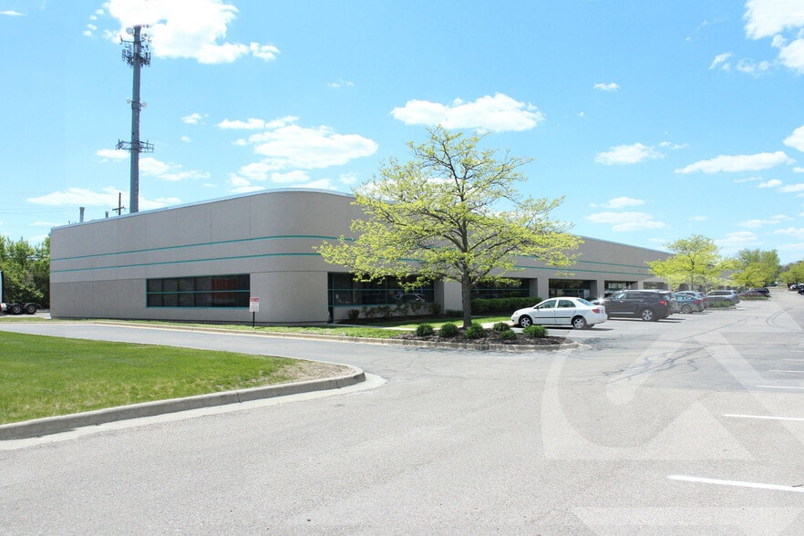 44191 Plymouth Oaks Blvd, Plymouth, MI for lease - Primary Photo - Image 1 of 1