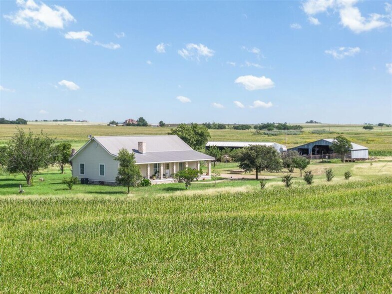 18108 Werchan Ln, Coupland, TX à vendre - Photo du bâtiment - Image 2 de 34