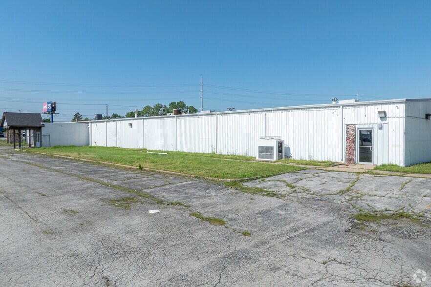 7727 E 41st St, Tulsa, OK à louer - Photo du bâtiment - Image 3 de 5