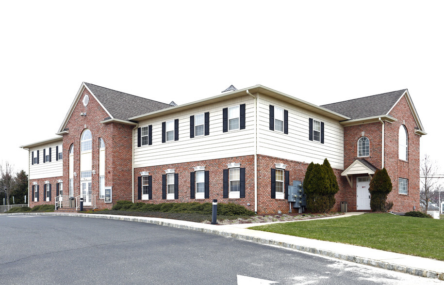 9 Professional Circle, Colts Neck, NJ à vendre - Photo principale - Image 1 de 1