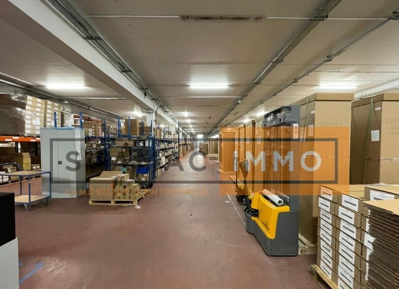 Industrial in Saint-Thibault-des-Vignes for lease - Interior Photo - Image 2 of 5
