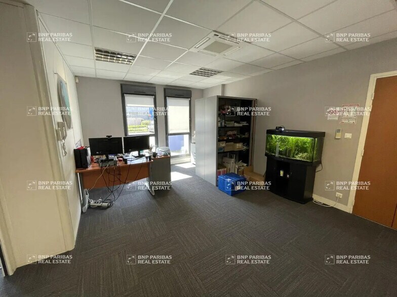 Office in Saint-Herblain for lease - Interior Photo - Image 3 of 11