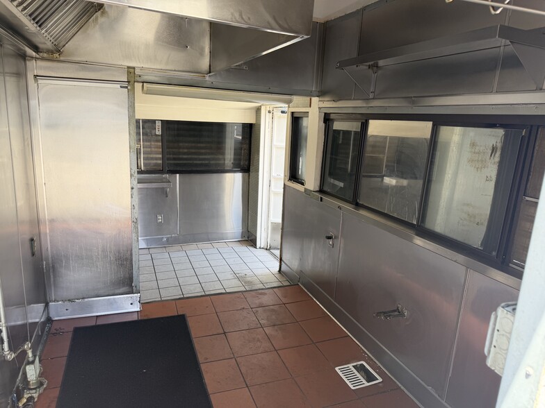 1410 W Florence Ave, Los Angeles, CA for lease - Building Photo - Image 3 of 5