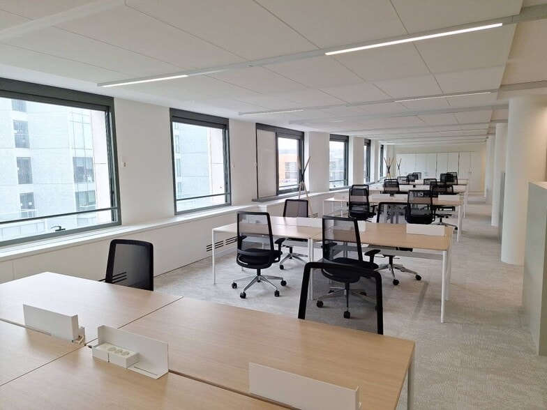 19-27 Rue Camille Desmoulins, Issy-les-Moulineaux for lease - Building Photo - Image 3 of 9