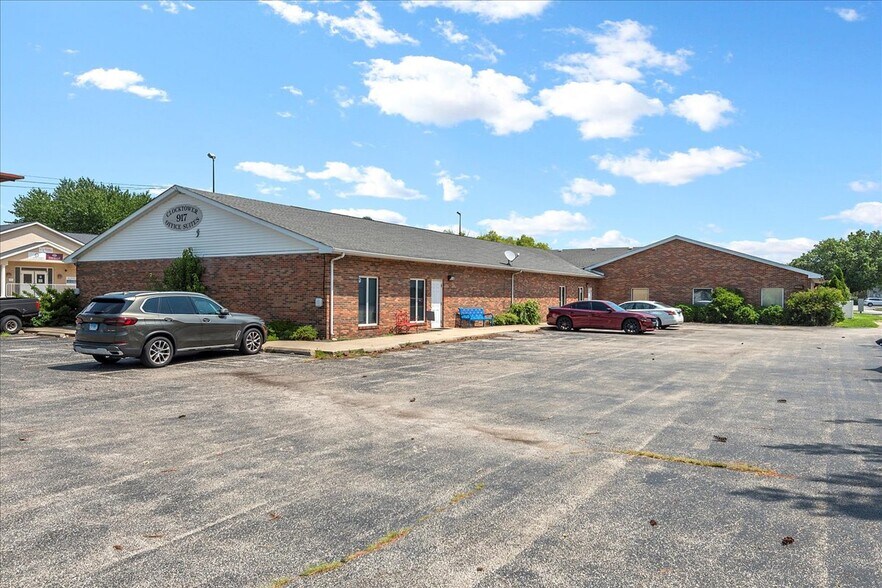 917 Clocktower Dr, Springfield, IL à louer - Photo du bâtiment - Image 2 de 6