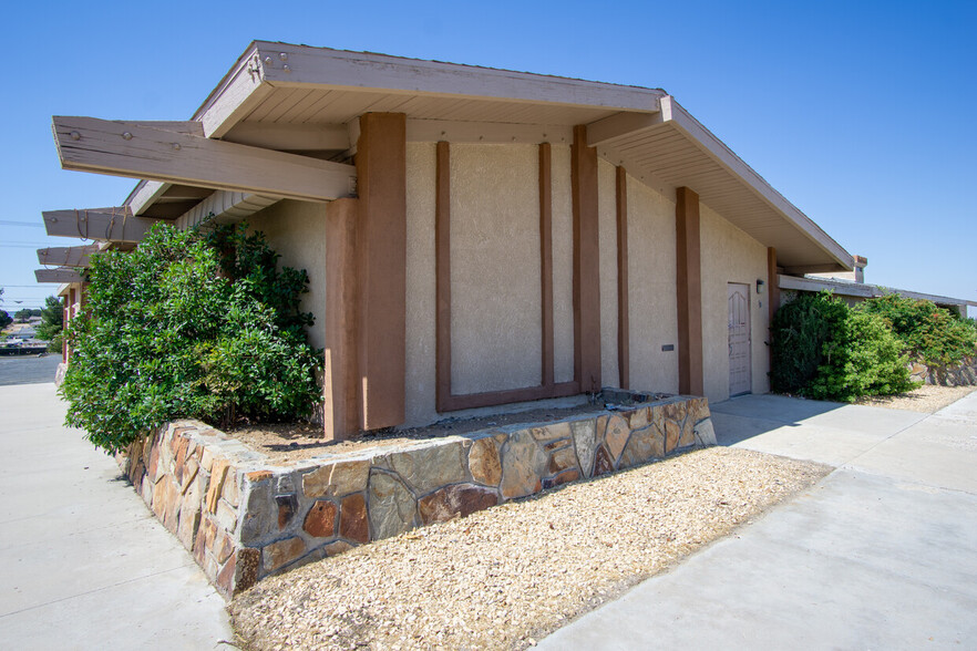 19123 Outer Hwy 18, Apple Valley, CA à vendre - Photo du b timent - Image 1 de 1