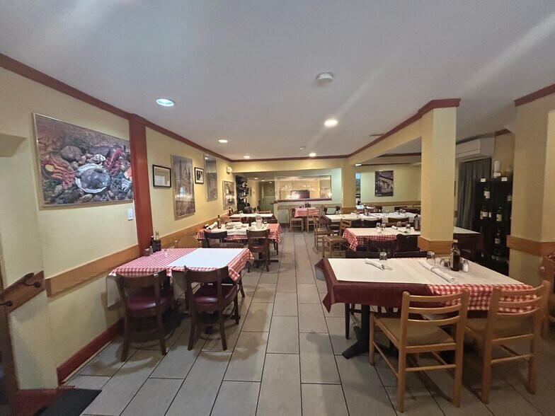 4918 Cordell Ave, Bethesda, MD à vendre - Photo intérieure - Image 3 de 5