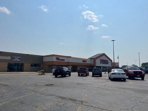 390 W Chrysler Dr, Belvidere, IL for sale - Building Photo - Image 1 of 13