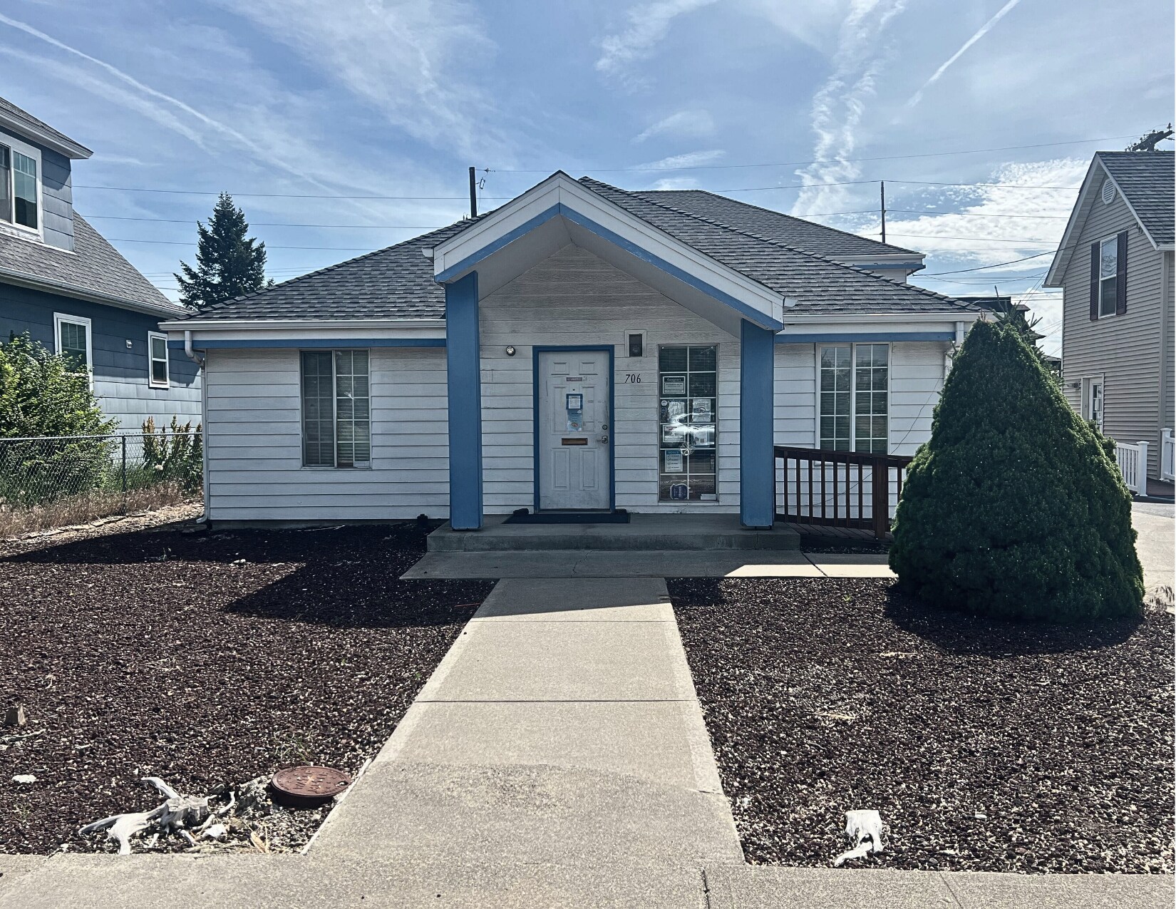 1520 W College Ave & 706 N Maple St Sale portefeuille de 2 propriétés à vendre sur LoopNet.ca Photo du bâtiment- Image 1 de 8