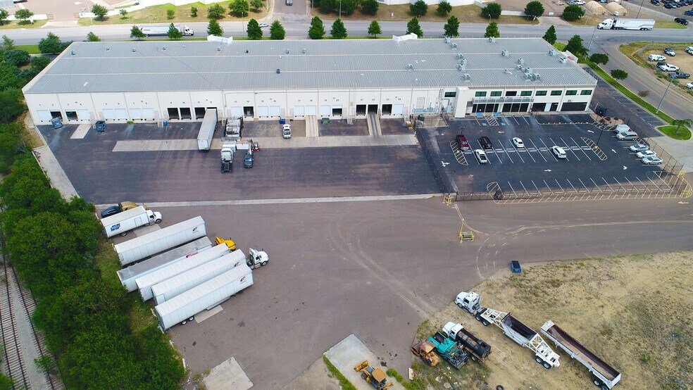 11204 McPherson Rd, Laredo, TX à vendre - Photo du bâtiment - Image 3 de 4