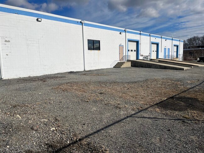 Plus de détails pour 51 Aster St, West Warwick, RI - Industriel à vendre