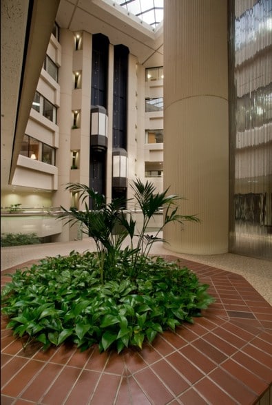 1000 Broadway, Oakland, CA for lease - Lobby - Image 2 of 14