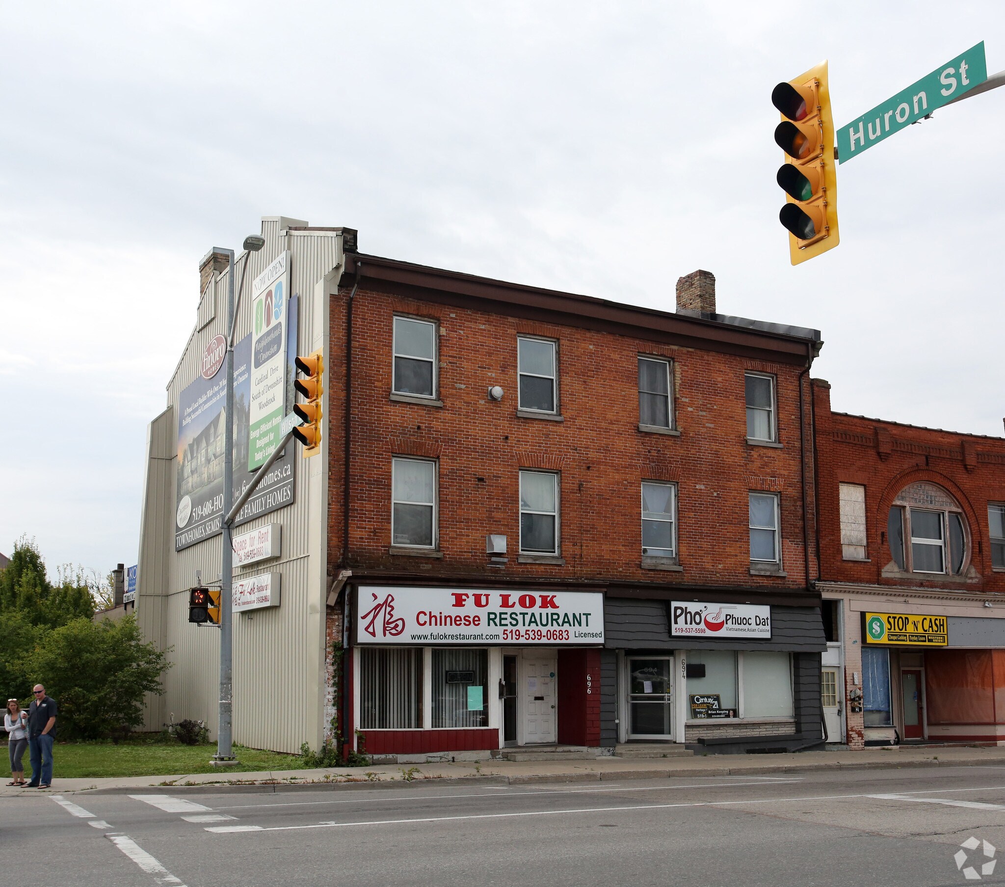 696 Dundas St, Woodstock, ON à vendre Photo principale- Image 1 de 1