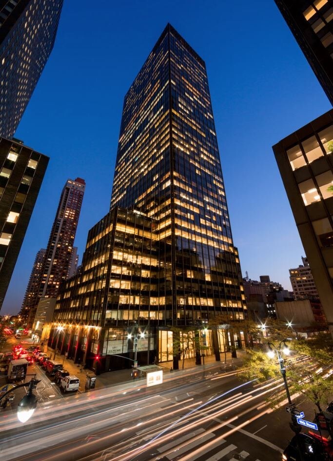605 Third Ave, New York, NY à louer Photo du bâtiment- Image 1 de 9
