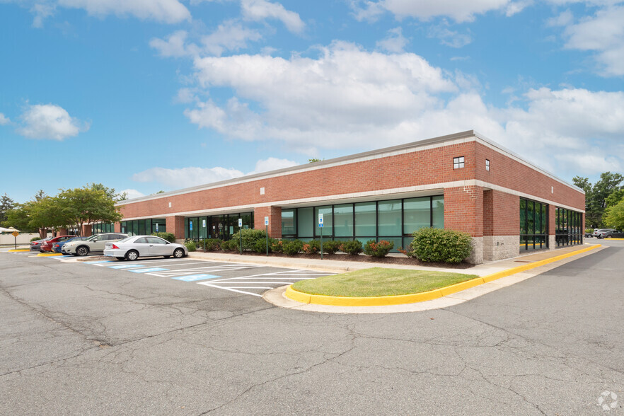 530 Huntmar Park Dr, Herndon, VA for lease - Building Photo - Image 1 of 6