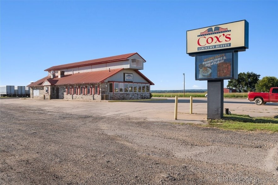 18753 Oklahoma 100, Webbers Falls, OK for sale - Building Photo - Image 2 of 15
